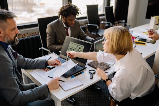 Colleagues discussing ideas while in the office