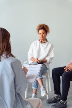 A psychologist giving psychotherapy session